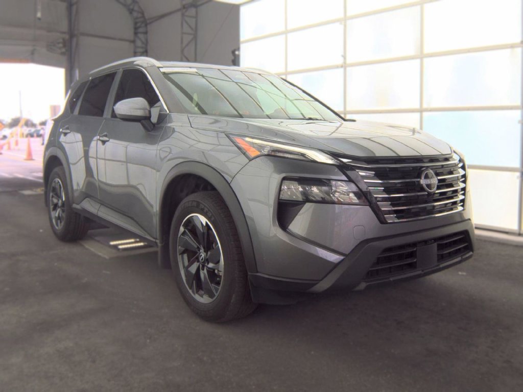 Used 2025 Nissan Rogue SV w/ SV Premium Package FWD image 2