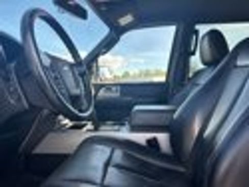 Used 2017 Ford Expedition XLT w/ Equipment Group 202A AWD/4WD image 10
