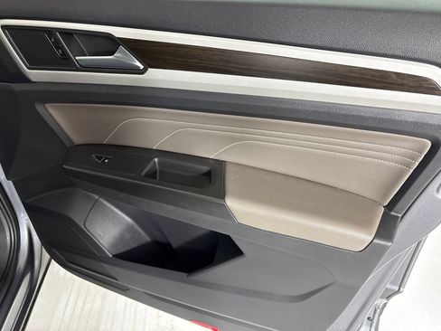Used 2023 Volkswagen Atlas SE w/ Panoramic Sunroof Package FWD image 16