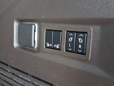 Used 2023 GMC Yukon Denali AWD/4WD image 36