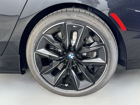 New 2026 BMW i7 xDrive60 image 33