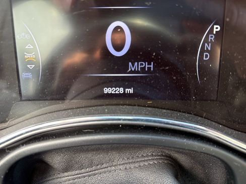 Used 2019 Jeep Grand Cherokee Altitude image 12