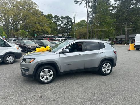 Used 2017 Jeep Compass Latitude w/ Popular Equipment Group image 4