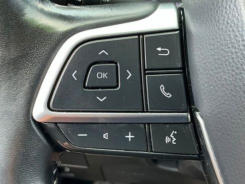 Used 2020 Toyota Highlander XLE AWD/4WD image 17