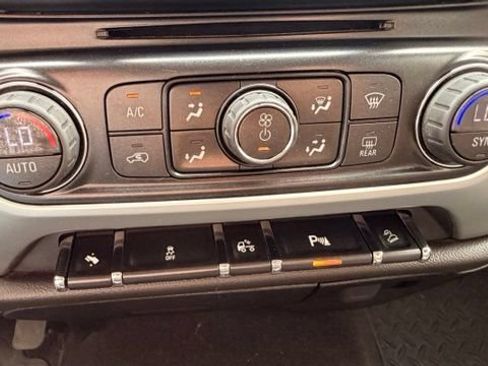 Used 2014 GMC Sierra 1500 SLE w/ SLE Value Package AWD/4WD image 17