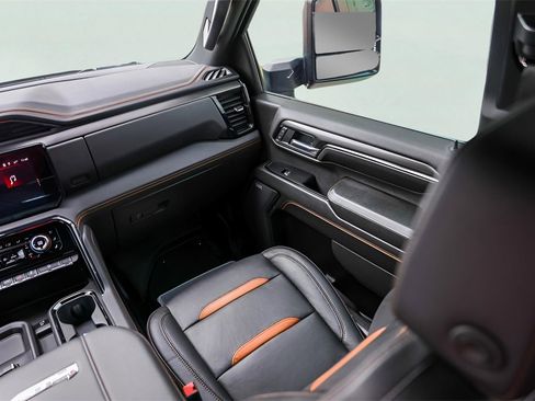 Used 2024 GMC Sierra 2500 AT4 w/ Technology Package image 30