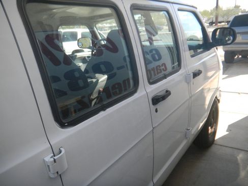 Used 2000 Dodge B1500 image 11