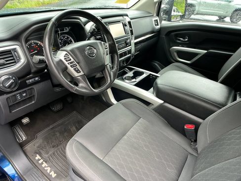 Used 2018 Nissan Titan SV w/ SV Convenience Package AWD/4WD image 10