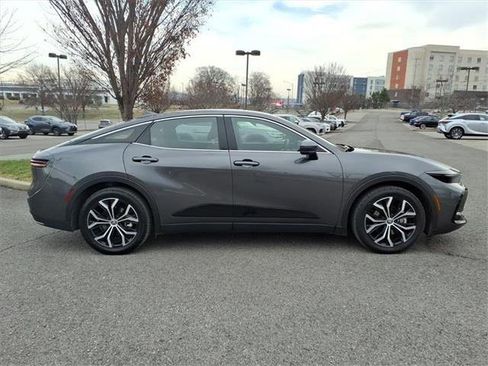 Used 2023 Toyota Crown Limited image 2