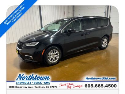 Used 2023 Chrysler Pacifica Touring-L