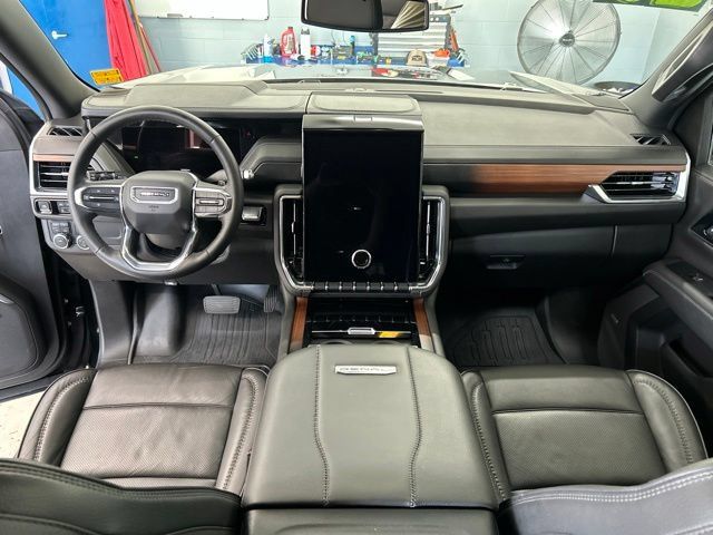 Used 2025 GMC Yukon XL Denali w/ Sun & Power Step Package AWD/4WD image 12