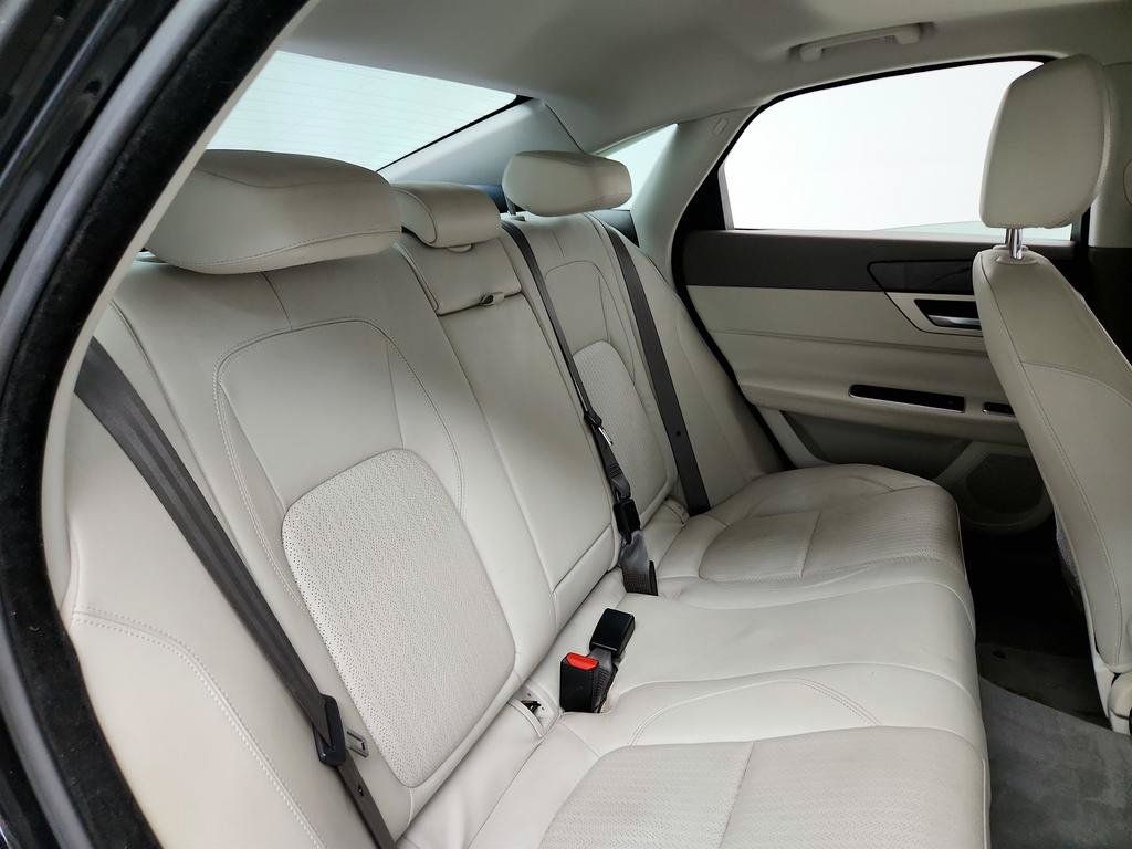 Used 2016 Jaguar XF Prestige RWD image 29