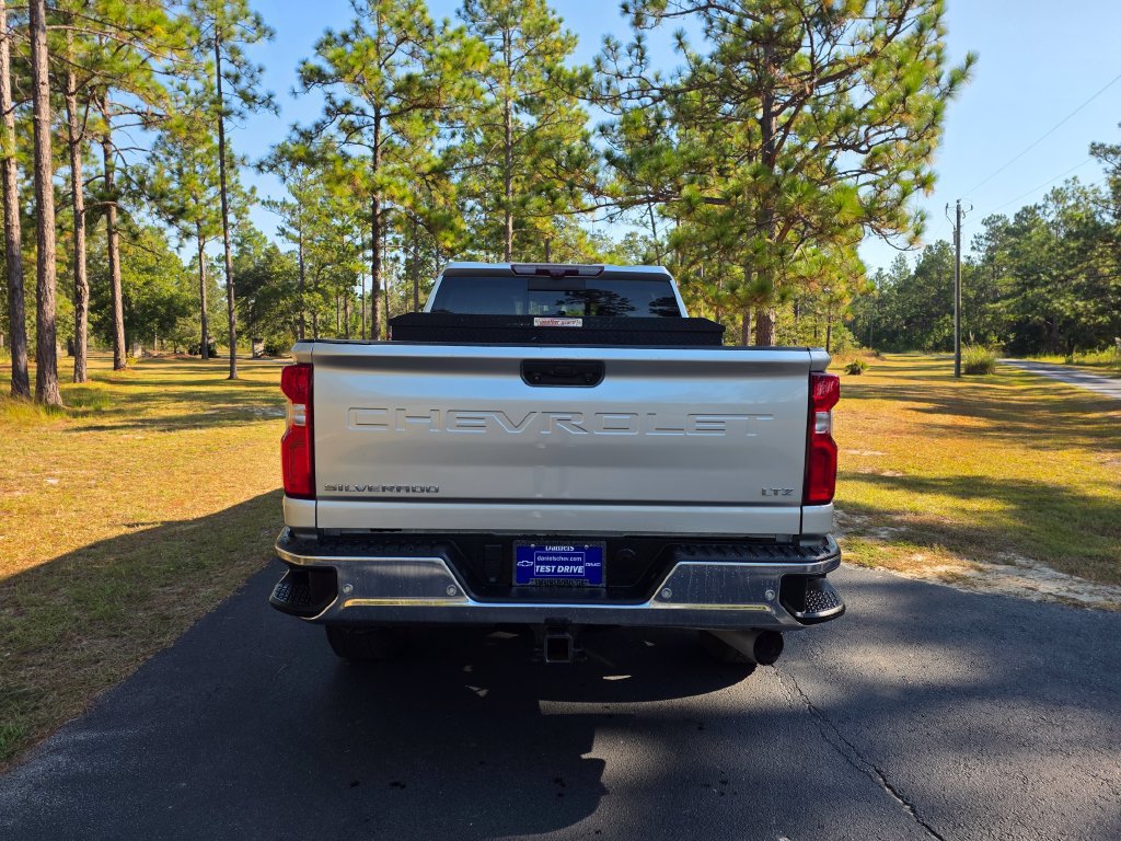 Used 2020 Chevrolet Silverado 2500 LTZ w/ LTZ Premium Package AWD/4WD image 4