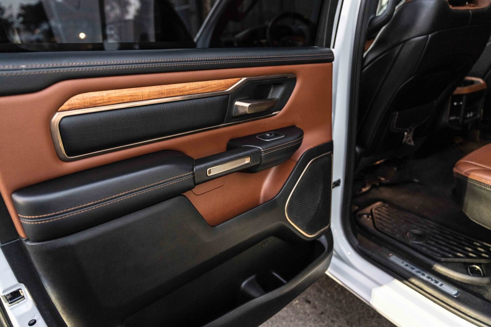 Used 2023 RAM 1500 Limited w/ Body Color Bumper Group AWD/4WD image 34