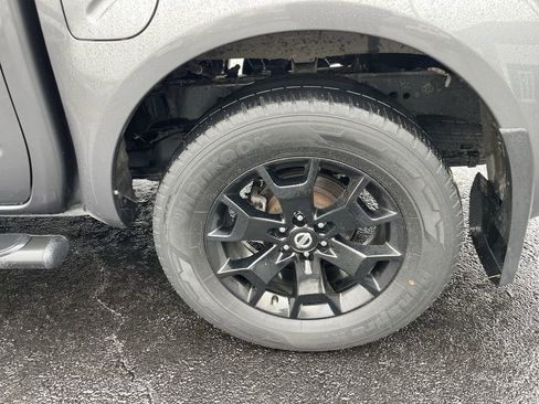 Used 2021 Nissan Frontier SV w/ Midnight Edition Floor Mats image 8