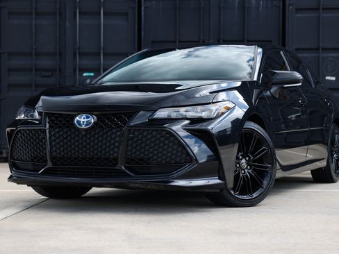 Used 2022 Toyota Avalon XSE FWD image 1