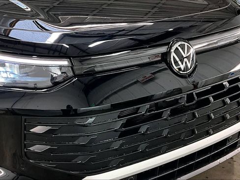 New 2026 Volkswagen Tiguan SE image 32