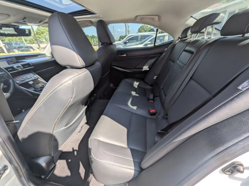 Used 2018 Lexus IS 300 w/ Comfort Package RWD image 36