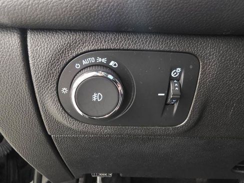 Used 2018 Chevrolet Cruze Premier FWD image 21