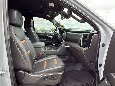 Used 2025 GMC Sierra 1500 AT4 w/ AT4 Premium Package AWD/4WD image 31