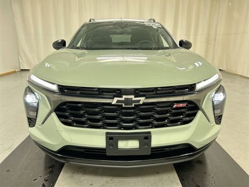 Used 2024 Chevrolet Trax RS w/ Driver Confidence Package image 3