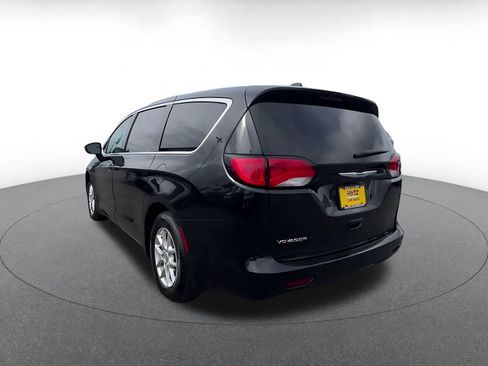 Used 2024 Chrysler Voyager LX FWD image 10