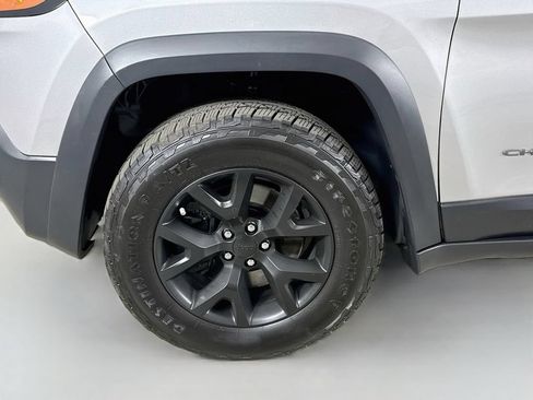 Used 2016 Jeep Cherokee Trailhawk w/ Leather Interior Group AWD/4WD image 36