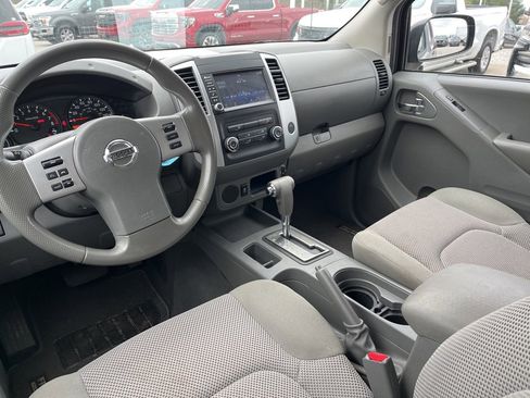 Used 2019 Nissan Frontier SV image 12