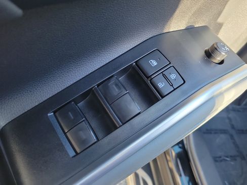 Used 2025 Toyota Highlander LE image 13