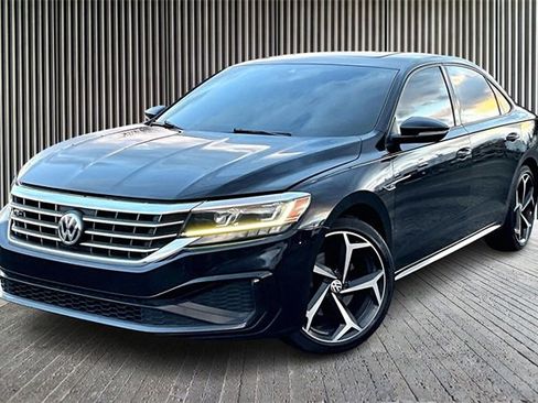 Used 2020 Volkswagen Passat 2.0T R-Line image 1