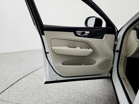 New 2026 Volvo XC90 T8 Plus w/ Protection Package AWD/4WD image 39