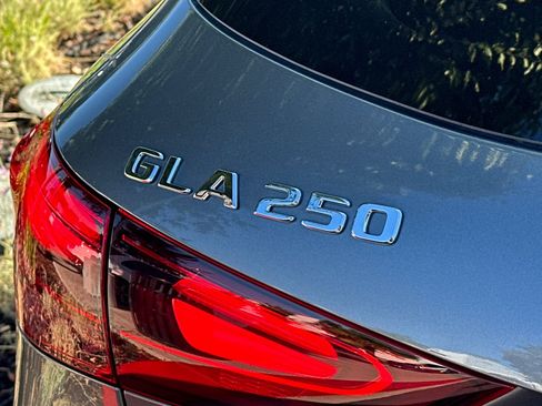 Certified 2025 Mercedes-Benz GLA 250 image 27