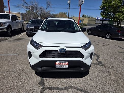 Used 2022 Toyota RAV4 LE AWD/4WD image 4