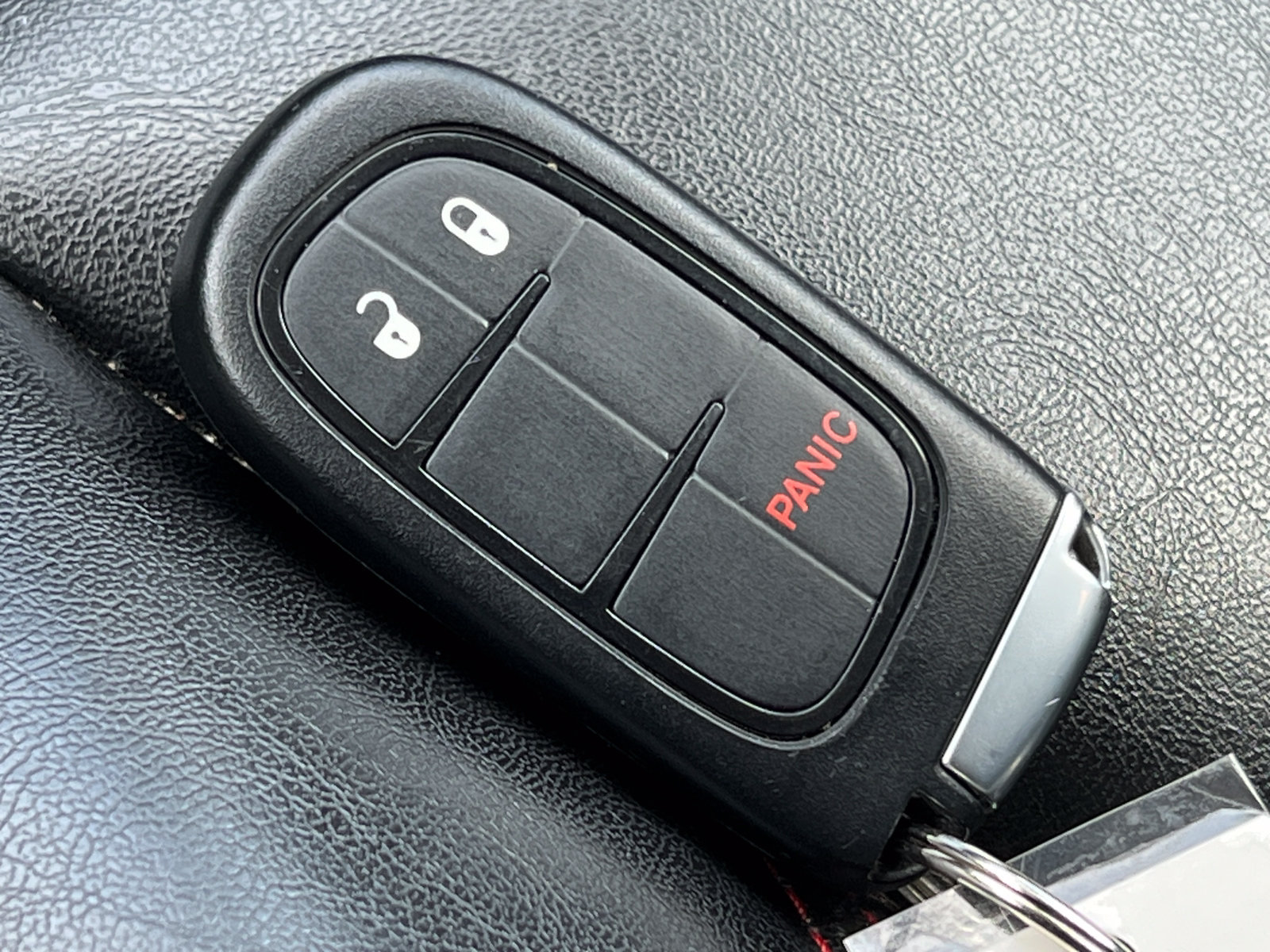 Used 2019 Jeep Cherokee Trailhawk AWD/4WD image 12
