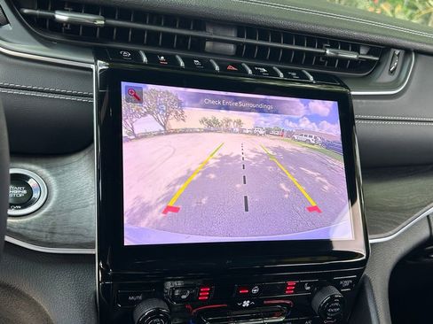 Certified 2024 Jeep Grand Cherokee Limited w/ Black Appearance Package image 24