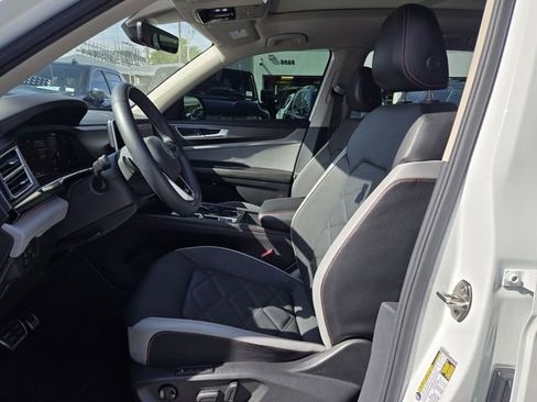 Used 2024 Volkswagen Atlas Peak Edition SEL AWD/4WD image 13