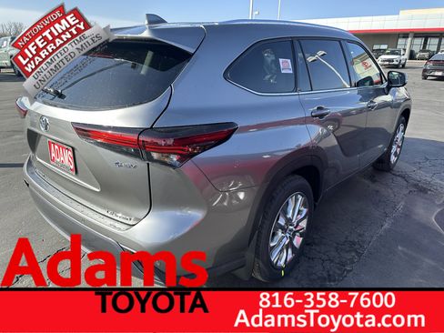 Used 2026 Toyota Highlander Limited image 2
