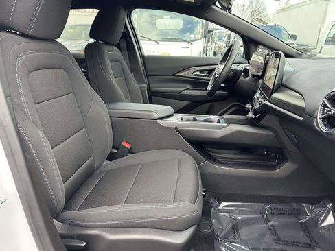 Used 2025 Chevrolet Equinox EV LT image 26