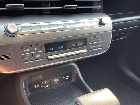 Used 2024 Hyundai Kona SEL AWD/4WD image 30