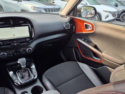 Used 2025 Kia Soul GT-Line w/ GT-Line Technology Package image 13