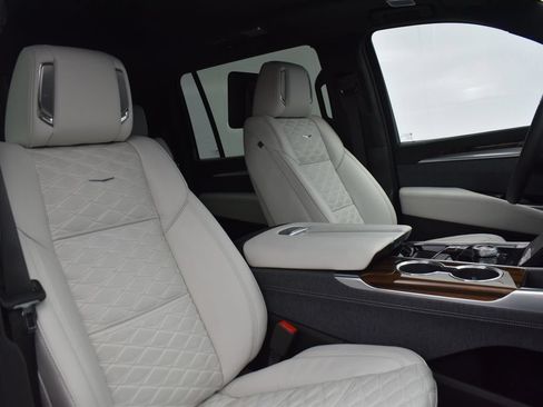 New 2026 Cadillac Escalade ESV Platinum Sport w/ LPO, ONYX Package AWD/4WD image 37