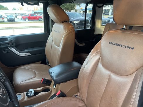 Used 2016 Jeep Wrangler Unlimited Rubicon w/ Connectivity Group image 8