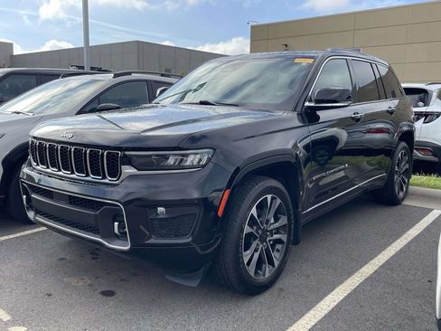Used 2022 Jeep Grand Cherokee Overland w/ MOPAR Finishing Package AWD/4WD image 2