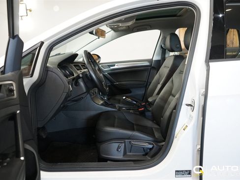 Used 2017 Volkswagen Golf SE image 17