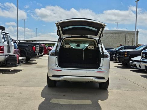 Used 2023 Buick Enclave Avenir w/ Avenir Technology Package FWD image 8
