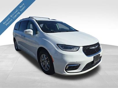 Used 2022 Chrysler Pacifica Touring-L