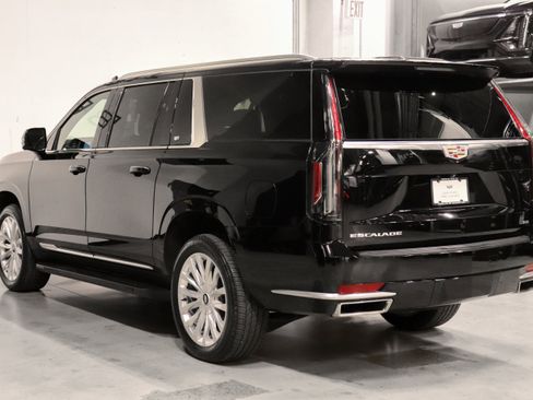 Certified 2022 Cadillac Escalade ESV Luxury AWD/4WD image 3