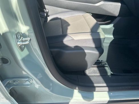 New 2026 Chevrolet Equinox LT w/ Convenience Package II FWD image 33