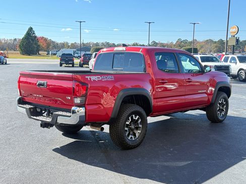 Used 2018 Toyota Tacoma TRD Off-Road image 4