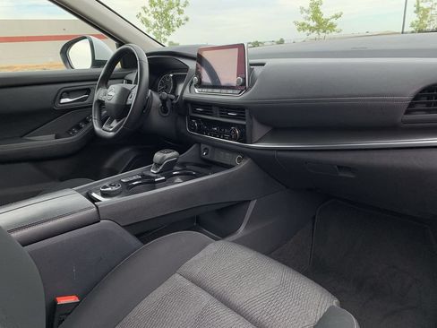 Used 2025 Nissan Rogue SV AWD/4WD image 29